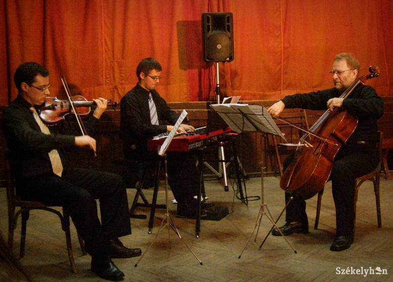 Classical music concert,,Amabile Trió,,