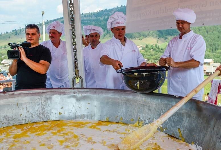 Csángó Festival of polenta with cheese