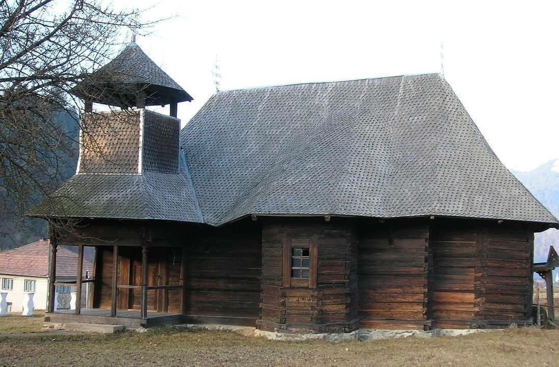 The wooden church "Arhanghelii Mihail și Gavril" - Tulgheş