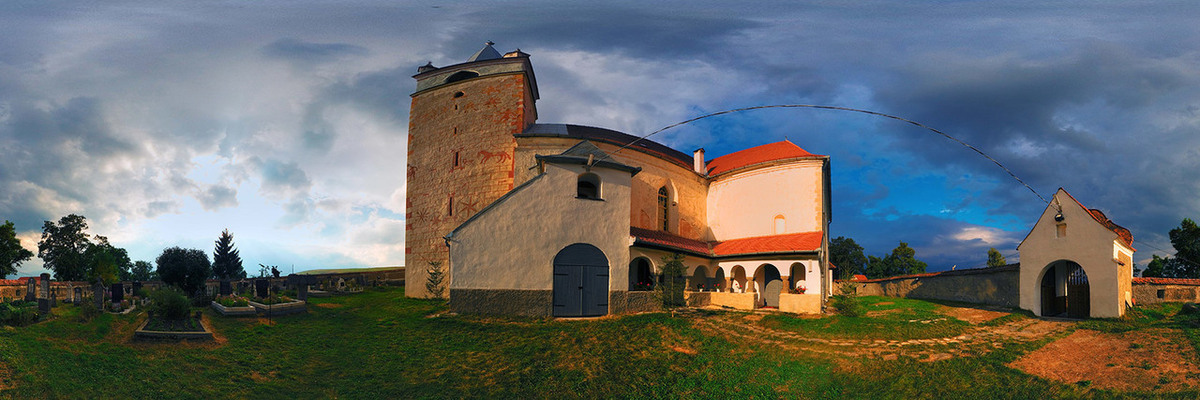 Biserica fortificată romano-catolică Sfânta Maria Mică Racu